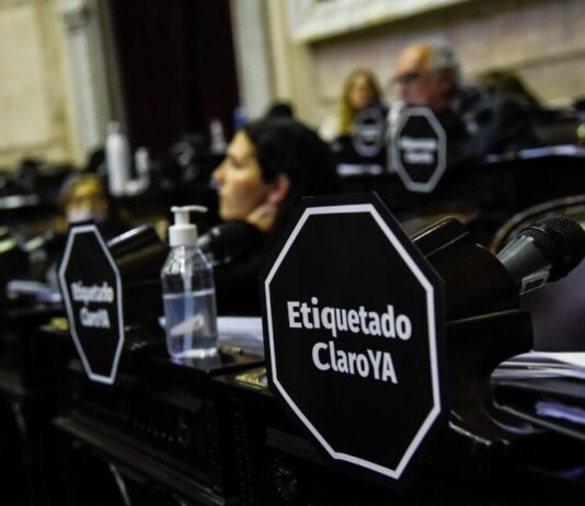 Ley de Etiquetado Frontal: frente al intento oficialista de derogación, especialistas destacan que «protege la salud pública»