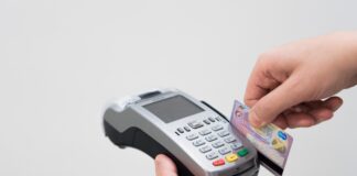 Prohíben recargo en pagos con débito o crédito de una cuota