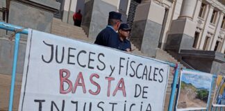 Tercera jornada de protesta ambiental frente al poder judicial
