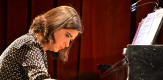 Daniela Mercado, Mujer Piano