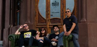 A puro salto caribeño, a todo pogo punk.