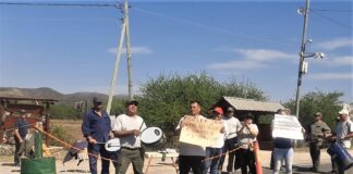 Los Aromos: empleados de la Comuna protestaron con corte de media calzada