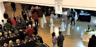 El Club de Jardinería realiza su muestra anual con motivos navideños