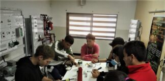 «Lamparitas»: un proyecto educativo que combate la obsolescencia programada