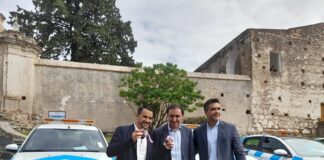 Incómodo momento en la entrega de vehículos de Seguridad Ciudadana