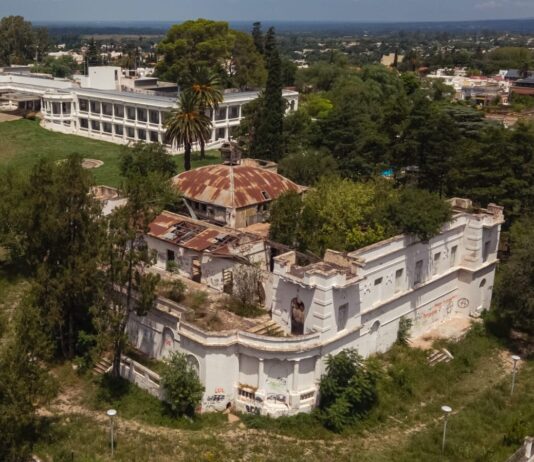 La Municipalidad firmó un convenio con Lotería para «proteger y conservar» el edificio del Viejo Casino