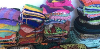 Centros vecinales recolectan cuadros tejidos para donar a familias con necesidades