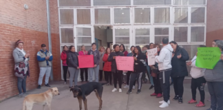 La comunidad educativa del IPEM 346 se manifestó por problemas edilicios