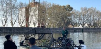 Estudiantes del IPET 132 probaron su cosechadora de algas en el Tajamar