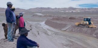 La producción de litio se pone en debate con la proyección de un documental