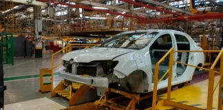 La crisis de las automotrices cordobesas «afecta hasta al tipo que vende criollos en la puerta» de las fábricas