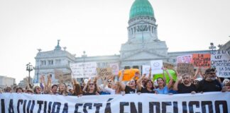 Denuncian que la ley ómnibus apunta a «desfinanciar» y anular «actividades de nuestra cultura nacional»