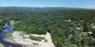 Anisacate: polémica por el estacionamiento tarifado a $10.000 en las bajadas al río