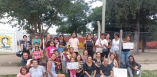 Anisacate: familias realizaron una «sentada» para demandar la vuelta del transporte escolar gratuito