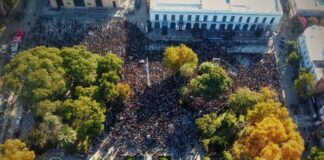 Ante media plaza San Martín y en medio de protestas, Milei conmemoró la Revolución de Mayo en Córdoba