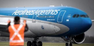 El Gobierno desreguló rutas y tarifas aéreas, y dejó a Aerolíneas Argentinas a merced de las empresas privadas