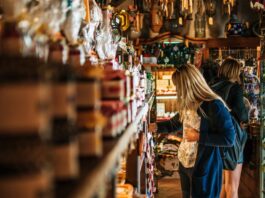 Las ventas minoristas caen un 3,8% interanual: el 61,5% de los empresarios evalúa desfavorable el contexto para invertir