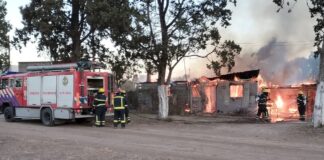 Villa del Prado: una vivienda se incendió en su totalidad en La Donosa