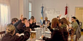 Línea 145: taxis, remises y colectivos contarán con calcos para prevenir la trata de personas