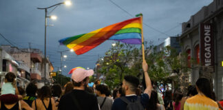 Explotan las plumas: germina «Estación Queer»