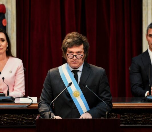 Corrupción: el 57,5% de los argentinos considera que el gobierno de Milei es igual o peor que los anteriores