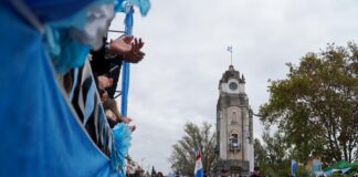 Alta Gracia conmemoró la Revolución de Mayo con una velada patriótica y el tradicional desfile