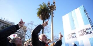 Una Plaza de Mayo colmada escuchó el mensaje de Cristina Fernández: “Vamos a volver”