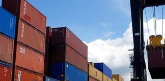 Las exportaciones cayeron un 7,4% interanual en mayo, mientras que las importaciones subieron un 29,4%