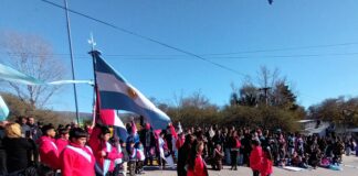 Homenajearon a Belgrano y la Bandera Argentina en la plazoleta de barrio Liniers