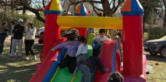 Instituciones de la región llevaron adelante una kermés solidaria del Día de las Infancias en Anisacate