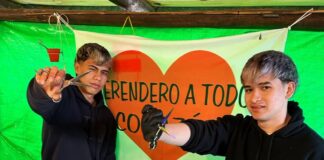 Dos jóvenes barberos de Alta Gracia impulsan una iniciativa solidaria que recorre los barrios