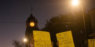 «Paren de matarnos»: Alta Gracia se movilizó para exigir justicia por las víctimas del triple femicidio