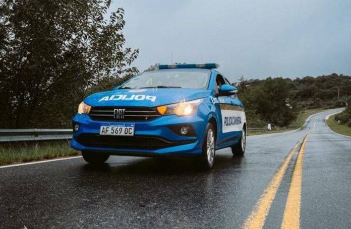 Policía Caminera en ruta lluviosa (Policía de Córdoba)
