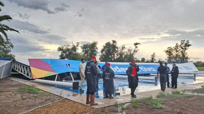 Derrumbe techo polideportivo social miramar (Ansenuza al Día)