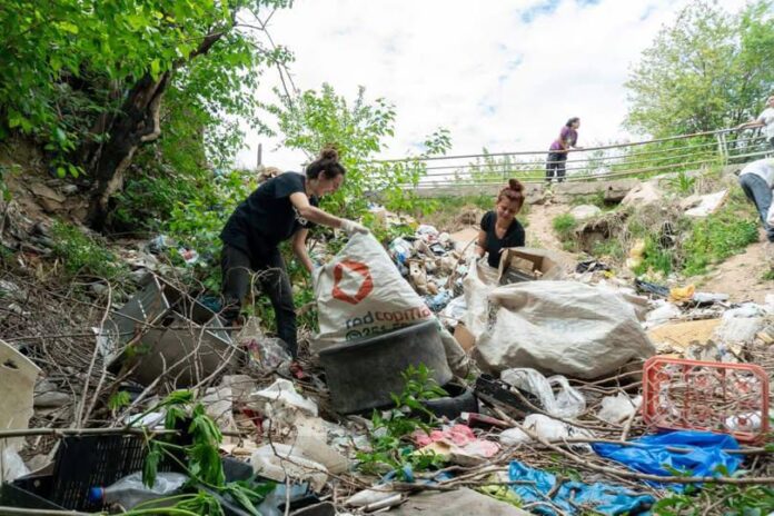 Limpieza ambiental en Barrio 1 de Mayo (Crea) 04