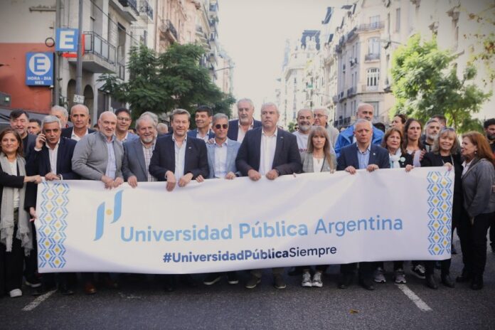 Marcha en defensa de la universidad pública (gentileza)