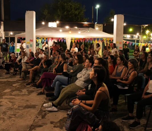 La «Biblio Sarmiento» inicia los festejos por su cumpleaños 94 con cine al aire libre