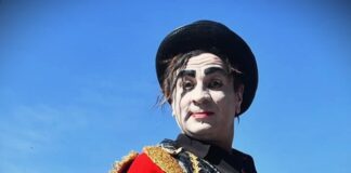 Pochosky: «Trabajar en la calle permite que todos puedan disfrutar de un espectáculo»