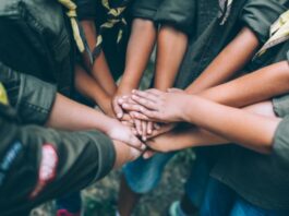 Lanzan convocatoria provincial para la adopción de un niño de 11 años y una joven de 15 años