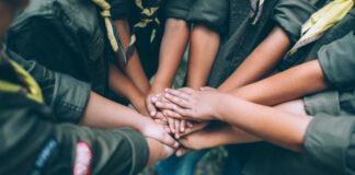 Convocan a personas, familias o parejas cordobesas dispuestas a adoptar a una joven de 13 años