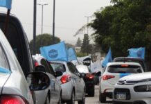 Con una multitudinaria caravana, los gremios estatales se pronunciaron contra el «ajuste previsional»
