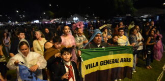 Arrancó la 37° edición de Colectividades, en una noche atravesada por la lluvia