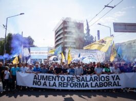 En unidad, sindicatos marcharon en Córdoba contra la reforma laboral de Javier Milei