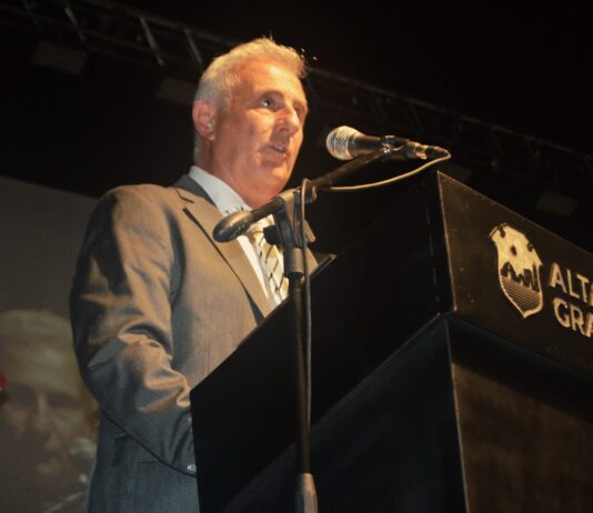 De Nápoli brindó su primer discurso como intendente: «Vengo a continuar, sostener y fortalecer lo que venimos haciendo»