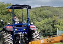 Los Aromos: la Comuna adquirió un tractor con doble tracción para mejorar el mantenimiento de calles