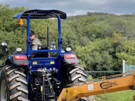 Los Aromos: la Comuna adquirió un tractor con doble tracción para mejorar el mantenimiento de calles