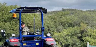 Los Aromos: la Comuna adquirió un tractor con doble tracción para mejorar el mantenimiento de calles