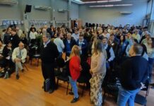 En una jornada caldeada y con fuertes críticas opositoras, UEPC aceptó la cuarta oferta del Gobierno