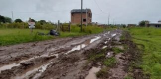 Familias de barrio El Mirador denuncian anegamientos tras las lluvias: «Estamos totalmente aislados»