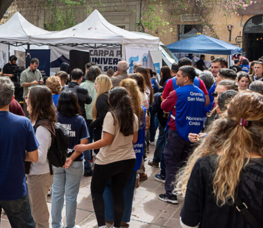 Una carpa por la Universidad y la soberanía reunió a la comunidad de la UNC en reclamo de la Ley de Financiamiento